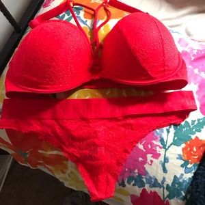 I’m selling a bra and panties set from pink